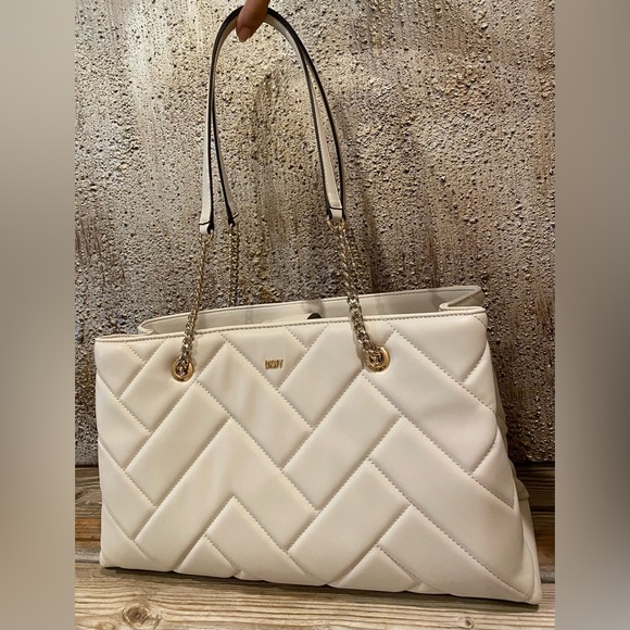 NWOT DKNY Medium Veronica Cream Quilted Satchel Shoulder Bag Gold-Tone Chain - Picture 2 of 16